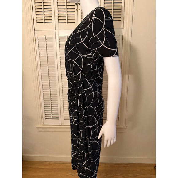 Women's Anne Klein Black & White Abstract Wrap Dress - Size 8 - Picture 2 of 5